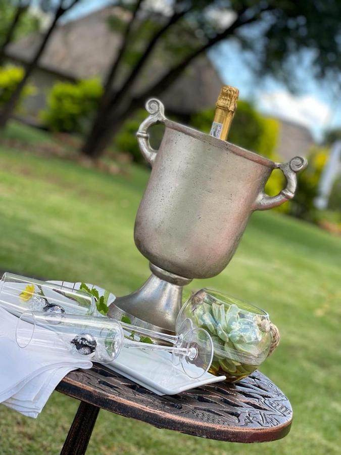 ตชิเบอรี เบด แอนด์ เบรคฟาสต์ Bed & Breakfast Phokeng ภายนอก รูปภาพ