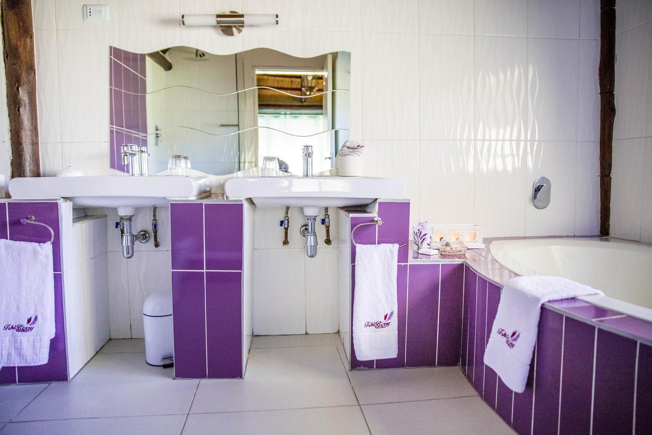 ตชิเบอรี เบด แอนด์ เบรคฟาสต์ Bed & Breakfast Phokeng ภายนอก รูปภาพ